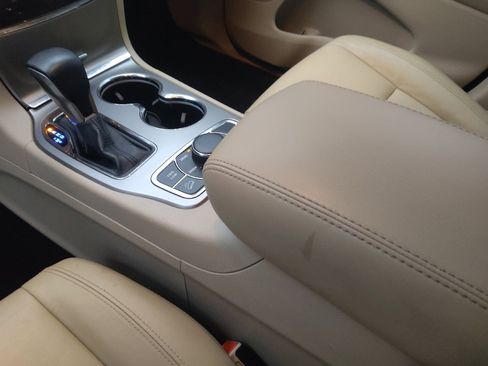 Used 2021 Jeep Grand Cherokee Limited image 26