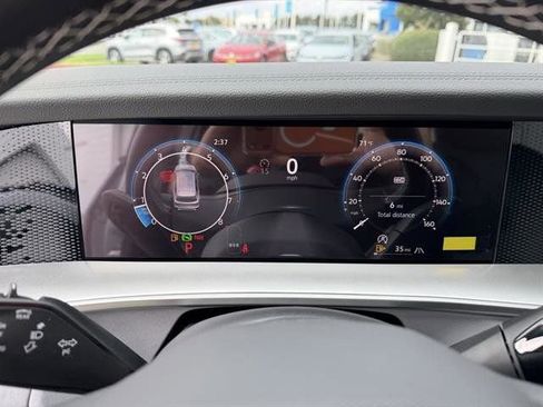 New 2025 Volkswagen Tiguan SE image 28