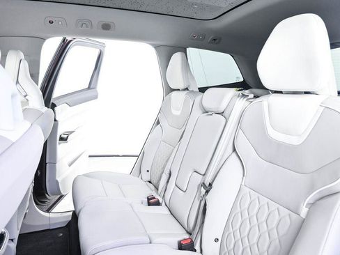 Used 2025 Volvo EX90 Ultra AWD/4WD image 22