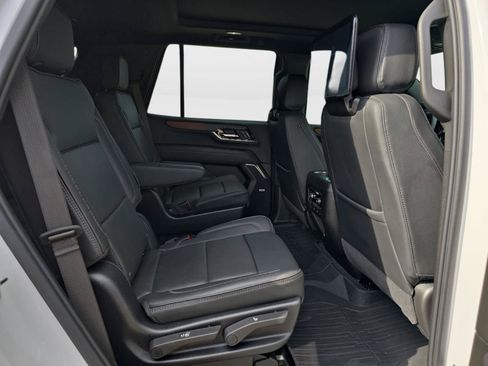Used 2025 GMC Yukon Denali w/ Denali Reserve Package AWD/4WD image 12