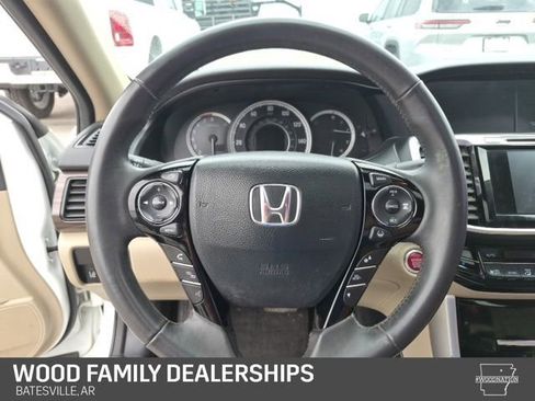Used 2017 Honda Accord Touring image 14