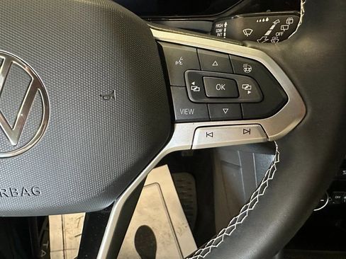 Used 2024 Volkswagen Taos SE w/ MDO Package FWD image 10