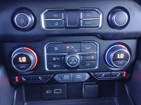 Used 2021 Chevrolet Tahoe LT w/ LT Signature Package image 39