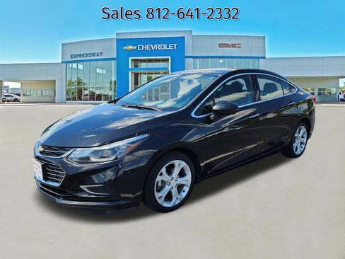 Used 2017 Chevrolet Cruze Premier FWD image 3