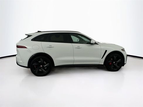 Used 2023 Jaguar F-PACE SVR image 4