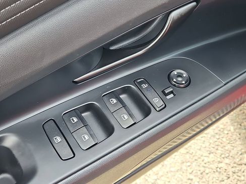 Certified 2025 Hyundai Elantra Sport image 9