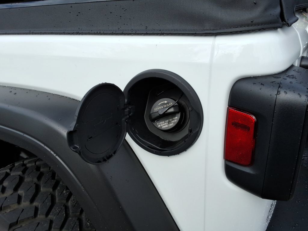 Used 2018 Jeep Wrangler Unlimited Sport AWD/4WD image 13