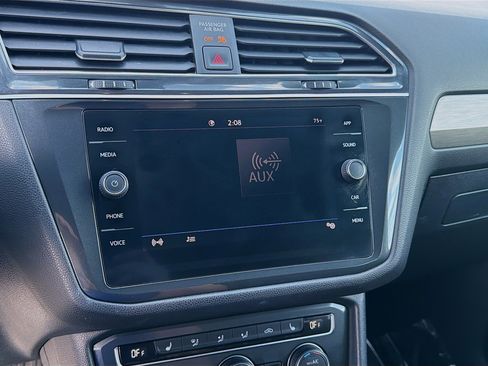 Used 2020 Volkswagen Tiguan SE R-Line image 12