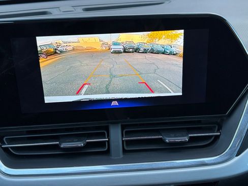 Used 2025 Chevrolet Trax LT image 17