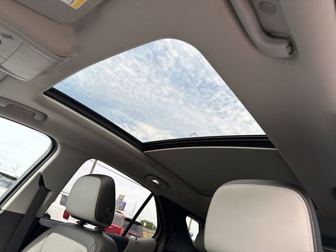 Used 2018 Chevrolet Equinox Premier FWD image 13