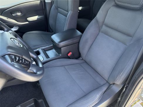 Used 2022 Nissan Frontier SV w/ Technology Package RWD image 11