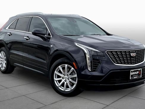 Used 2023 Cadillac XT4 Luxury w/ Cold Weather Package image 3
