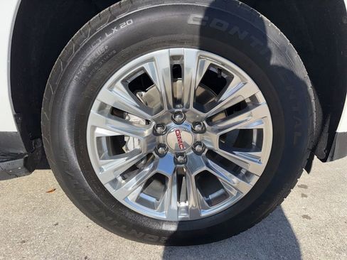 Used 2025 GMC Yukon XL Denali AWD/4WD image 46