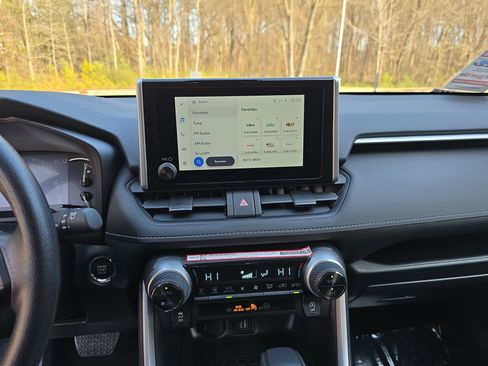 Used 2025 Toyota RAV4 XLE w/ Convenience Package image 22