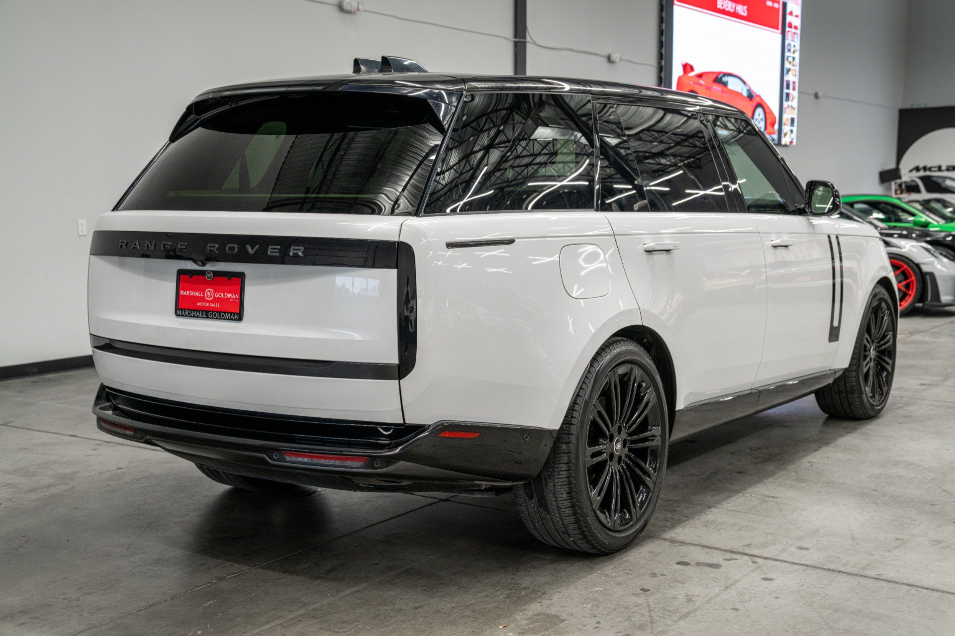 Used 2023 Land Rover Range Rover Long Wheelbase SE AWD/4WD image 8