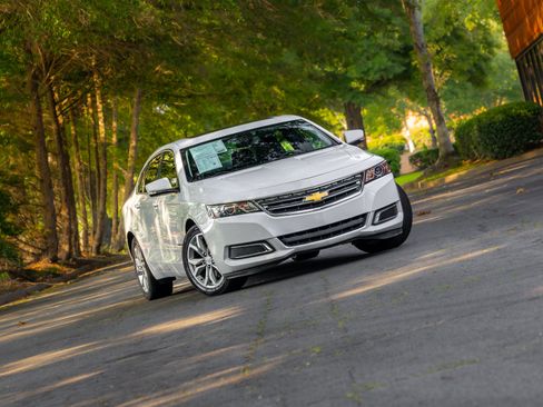 Used 2017 Chevrolet Impala LT w/ Convenience Package FWD image 21