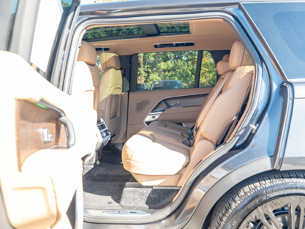 New 2027 Land Rover Range Rover Long Wheelbase SE AWD/4WD image 21