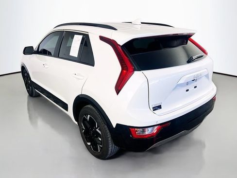 Used 2025 Kia Niro Wind w/ Wind Preserve Package FWD image 6