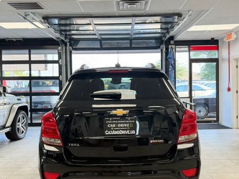 Used 2020 Chevrolet Trax LT w/ LT Convenience Package FWD image 4