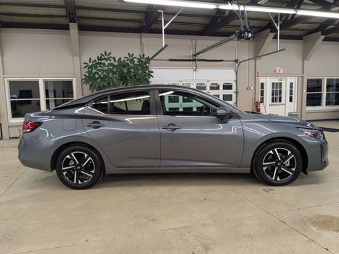 Used 2024 Nissan Sentra SV image 4