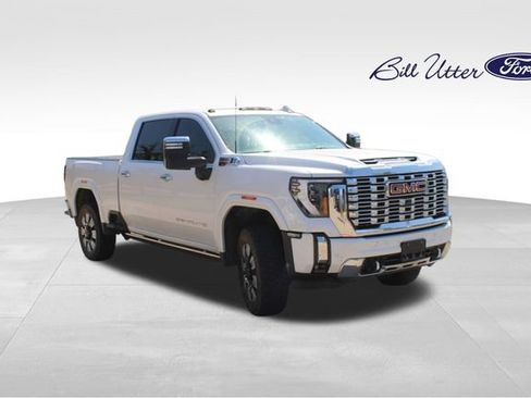 Used 2024 GMC Sierra 2500 Denali w/ Denali Reserve Package AWD/4WD image 3