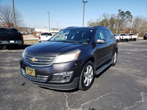 Used 2017 Chevrolet Traverse Premier image 2