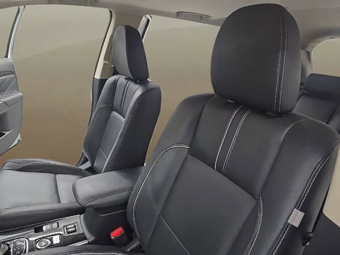 Used 2018 Mitsubishi Outlander GT AWD/4WD image 13