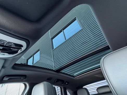 Certified 2026 Porsche Macan AWD/4WD image 27