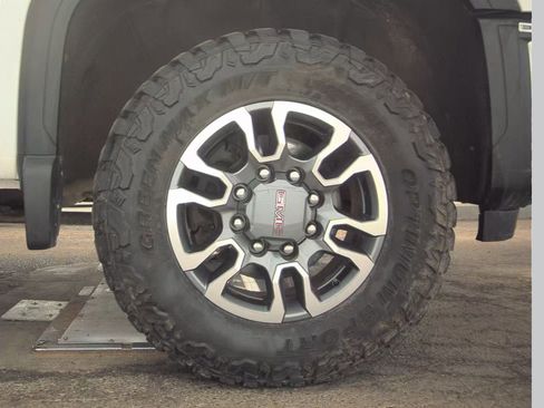 Used 2024 GMC Sierra 3500 SLE w/ SLE Value Package AWD/4WD image 10