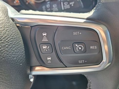 Used 2025 Jeep Wrangler Unlimited Sahara AWD/4WD image 19