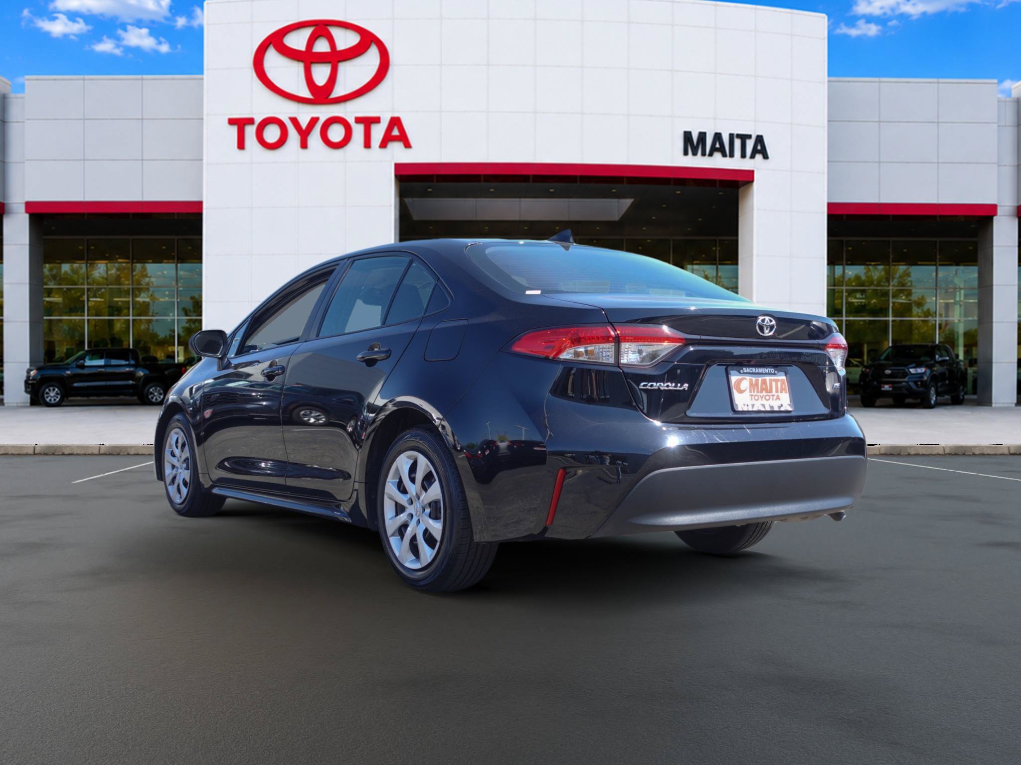 Certified 2025 Toyota Corolla LE FWD image 5