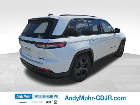 Used 2023 Jeep Grand Cherokee Limited w/ Black Appearance Package AWD/4WD image 5