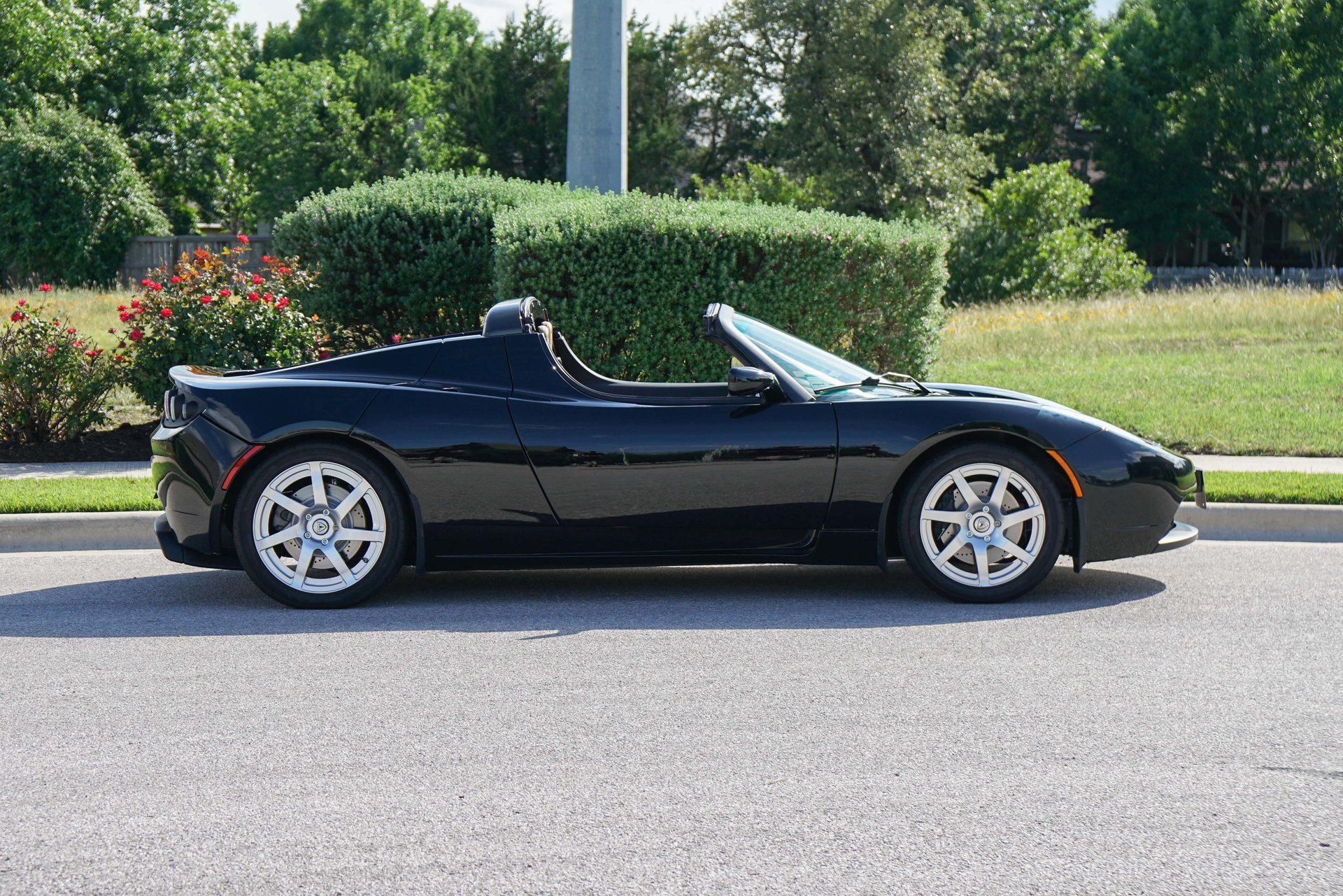 Used 2010 Tesla Roadster RWD image 4