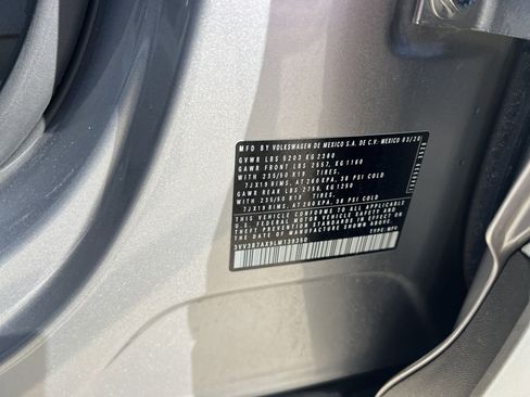 Certified 2020 Volkswagen Tiguan SEL image 34