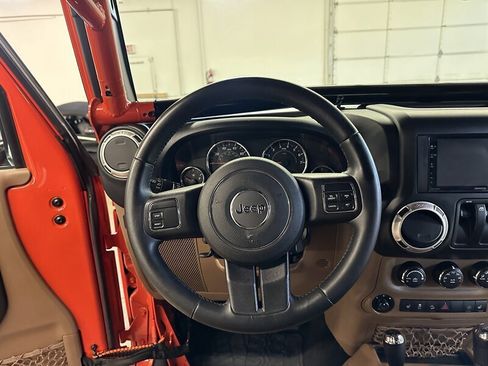 Used 2015 Jeep Wrangler Rubicon w/ Power Convenience Group image 29