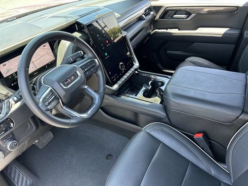 Used 2025 GMC Yukon XL Elevation AWD/4WD image 10
