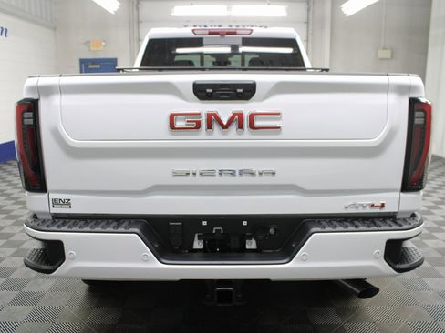Used 2025 GMC Sierra 2500 AT4 image 40