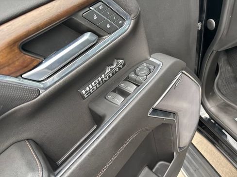 Used 2022 Chevrolet Silverado 1500 High Country w/ Technology Package AWD/4WD image 11
