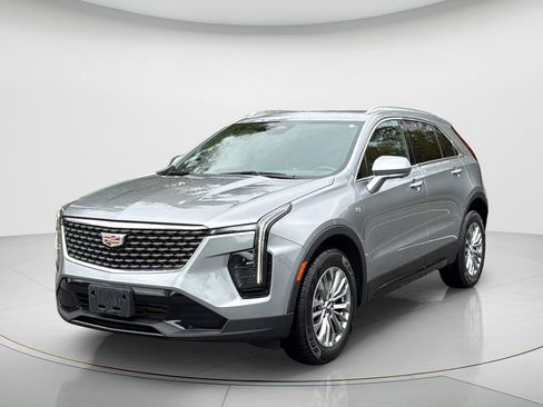 Used 2025 Cadillac XT4 Premium Luxury FWD image 9
