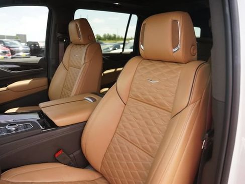 Used 2024 Cadillac Escalade ESV Premium Luxury w/ Performance Package AWD/4WD image 10