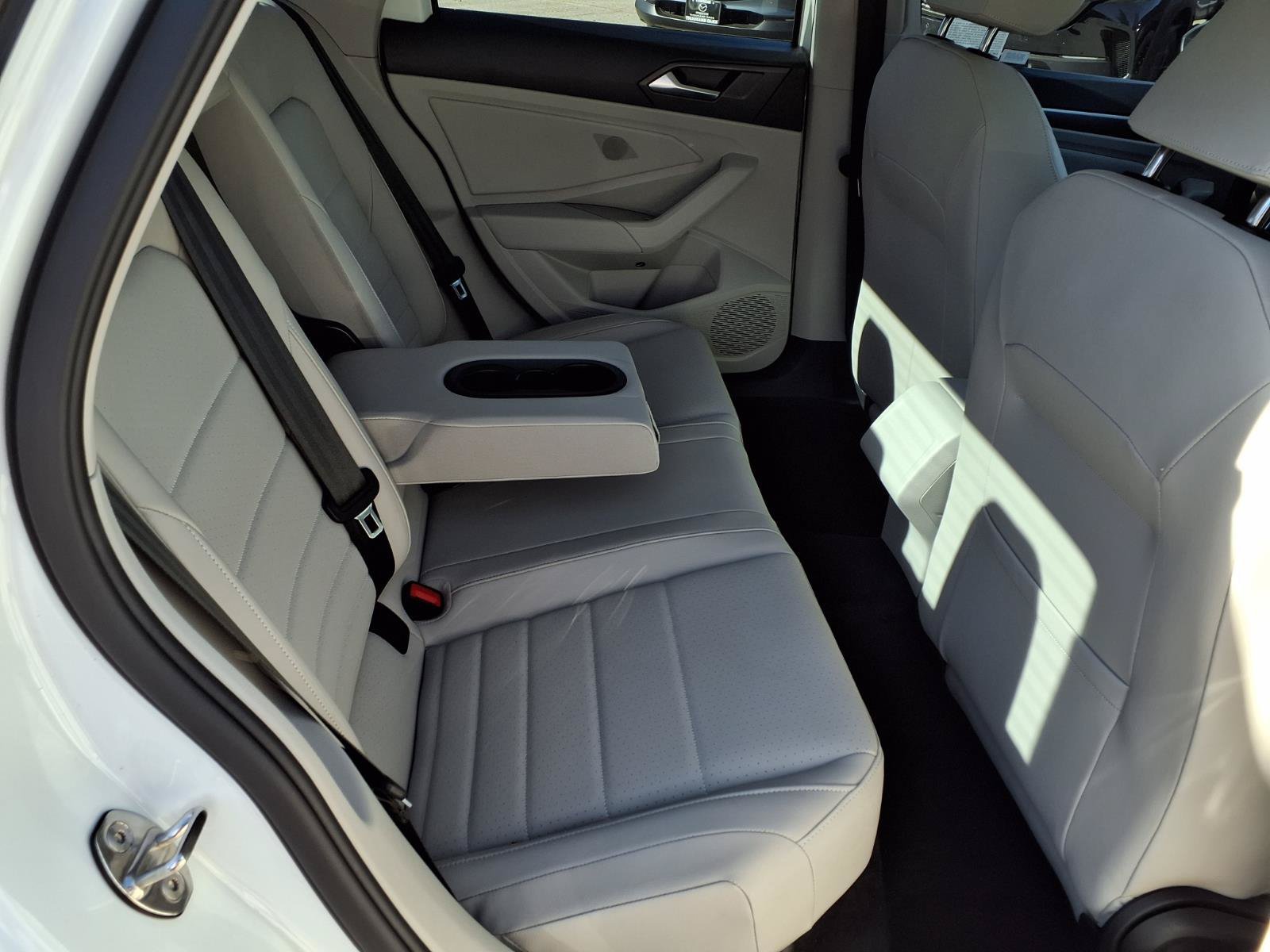Used 2024 Volkswagen Jetta SE w/ Panoramic Sunroof Package FWD image 21