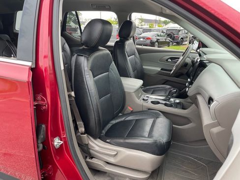 Used 2019 Chevrolet Traverse LT FWD image 43