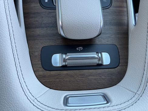 Certified 2024 Mercedes-Benz GLS 450 4MATIC image 46