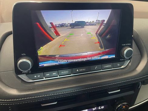 Certified 2023 Nissan Rogue SV FWD image 8