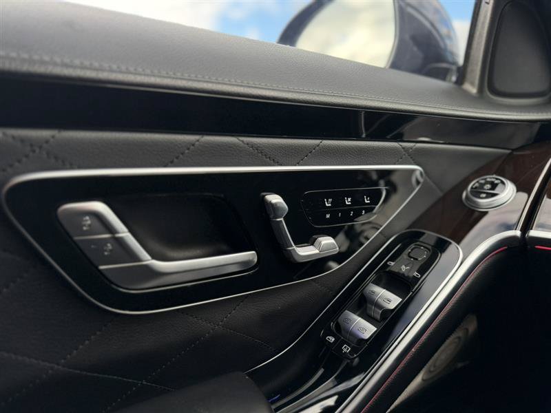 Used 2022 Mercedes-Benz S 580 4MATIC Sedan w/ Rear Seat Package image 22