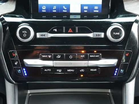 Used 2024 Ford Explorer Platinum w/ Technology Package AWD/4WD image 24