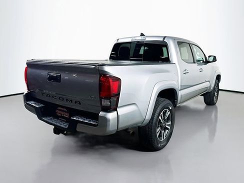 Used 2019 Toyota Tacoma TRD Sport image 6