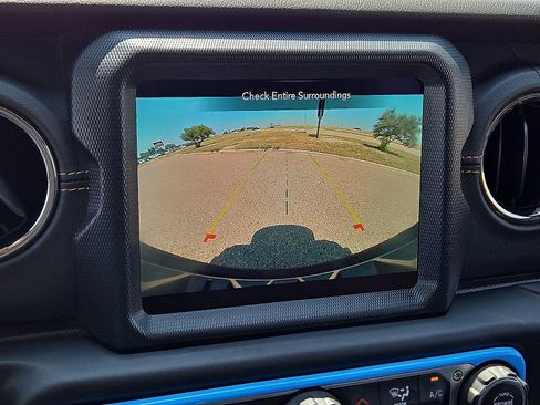Used 2023 Jeep Wrangler Unlimited Sahara AWD/4WD image 27