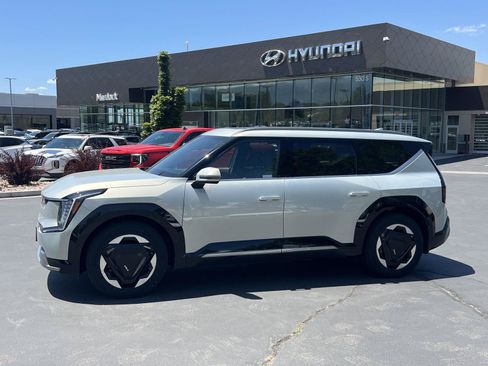 Used 2024 Kia EV9 Land AWD/4WD image 1