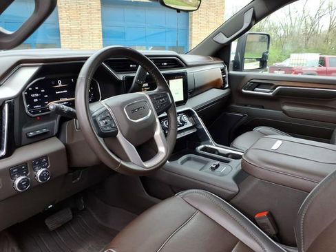 Used 2024 GMC Sierra 3500 Denali w/ Denali Reserve Package AWD/4WD image 3